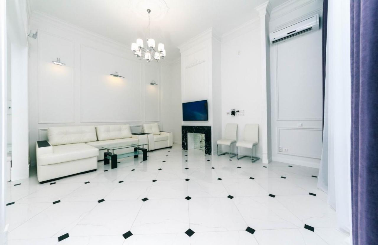 Vip Near Premier Palace & Arena City Kiev Esterno foto