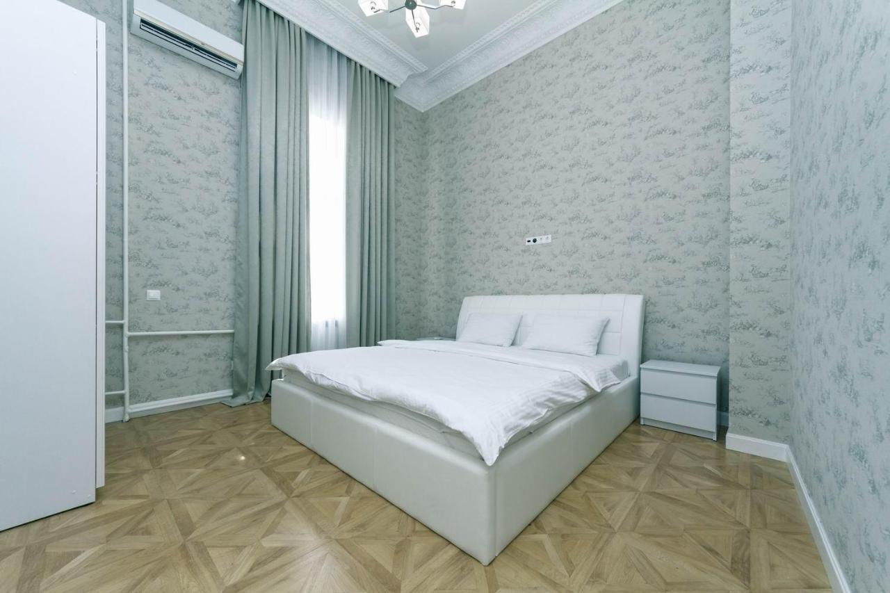 Vip Near Premier Palace & Arena City Kiev Esterno foto